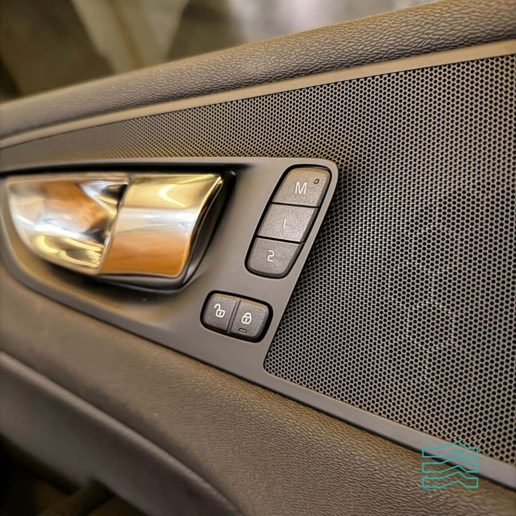 Volvo XC 60 T-8 MOMENTUM 2.0 (Híbrido)