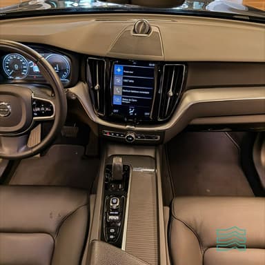 Volvo XC 60 T-8 MOMENTUM 2.0 (Híbrido)