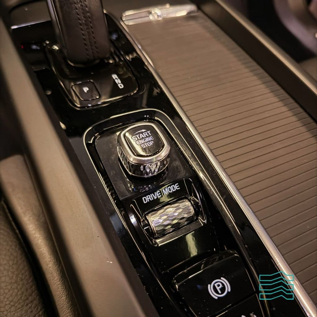 Volvo XC 60 T-8 MOMENTUM 2.0 (Híbrido)