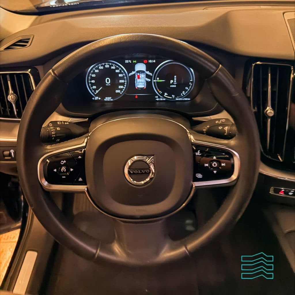 Volvo XC 60 T-8 MOMENTUM 2.0 (Híbrido)