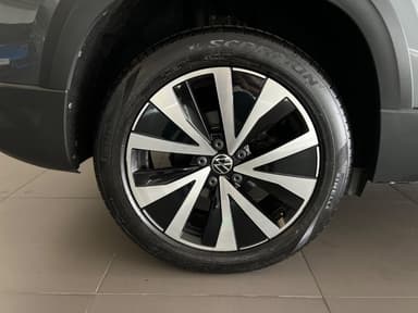 VW - VolksWagen TAOS Highline 1.4 250 TSI Flex Aut.