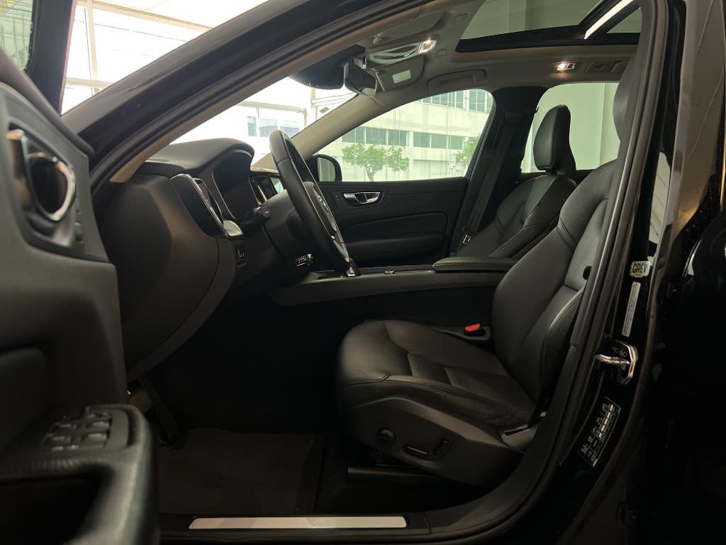 Volvo XC 60 T-8 MOMENTUM 2.0 (Híbrido)