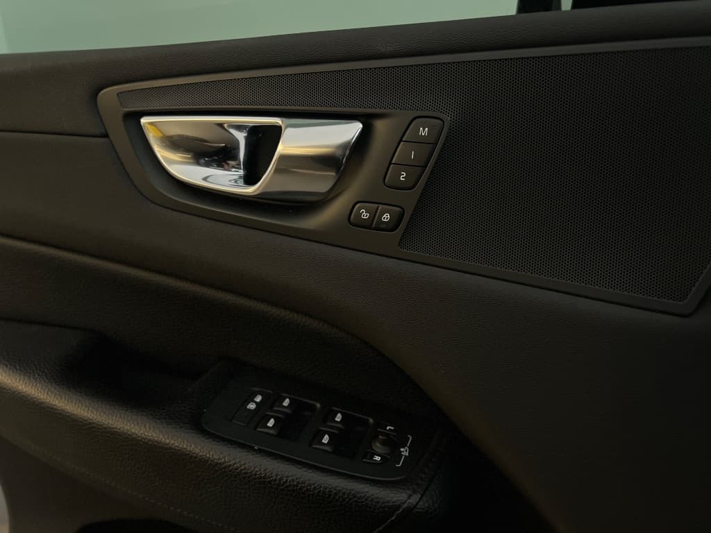 Volvo XC 60 T-8 MOMENTUM 2.0 (Híbrido)