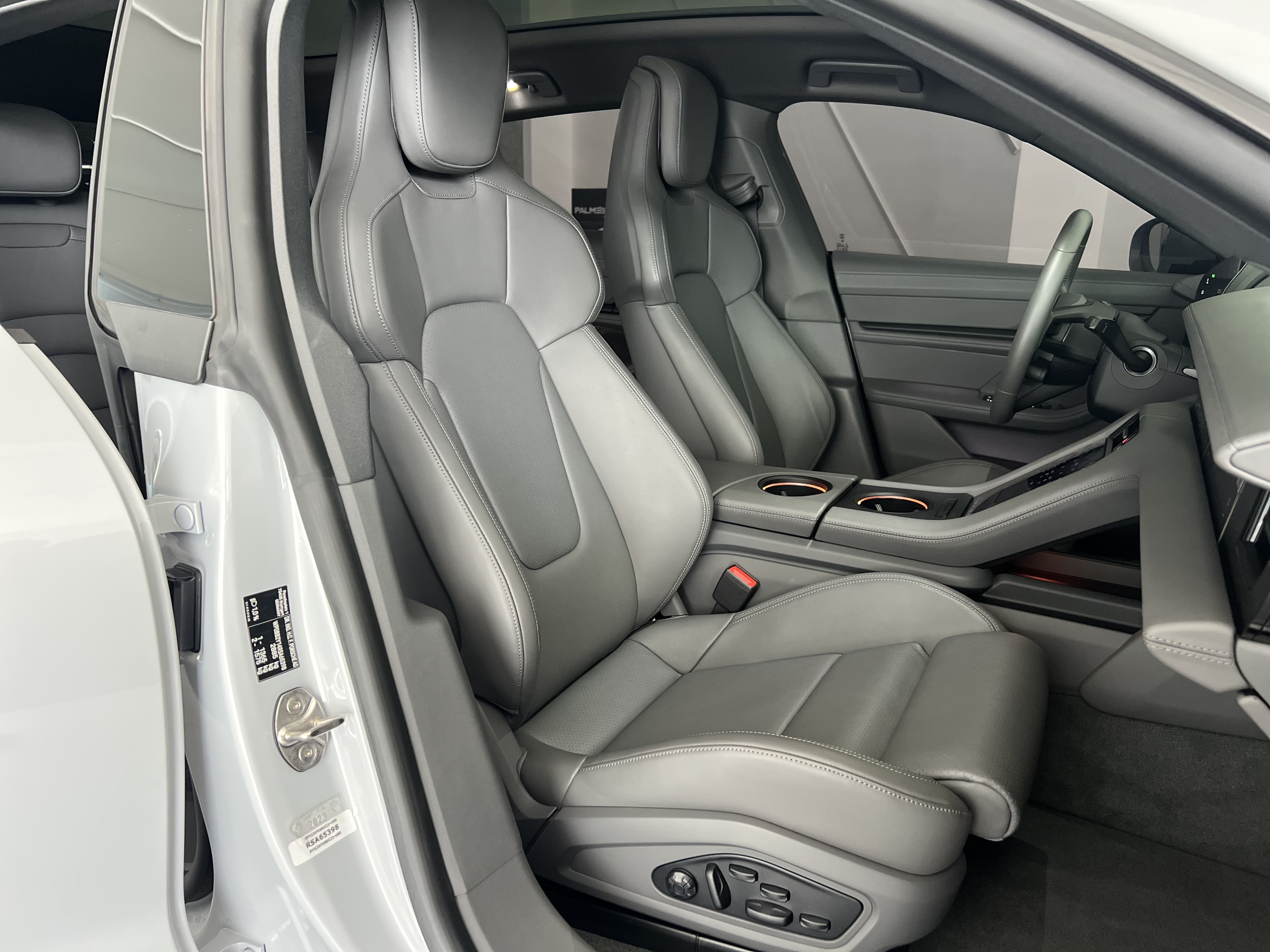 617-b9984073-39f3-4941-b78a-844f59472904